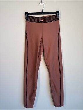 ALO Yoga Airlift High-Waist 7/8 Line Up Leggings in Chestnut - XS